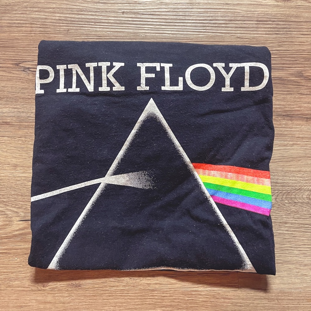 Pink Floyd Tee 🌈